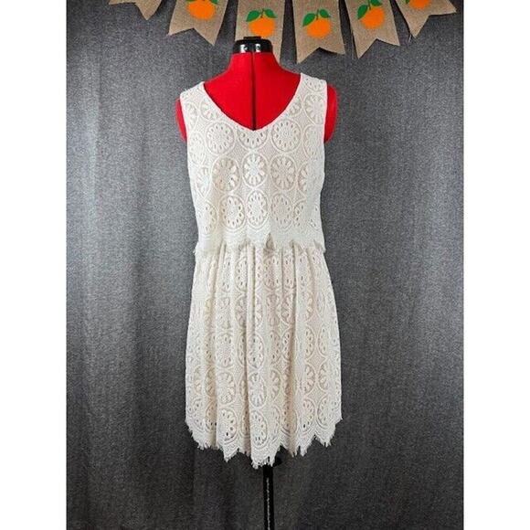 miami Dresses & Skirts - Mi Ami Layered Lace Dress Sz L White Tan Stretch Keyhole Neck Scalloped Lined